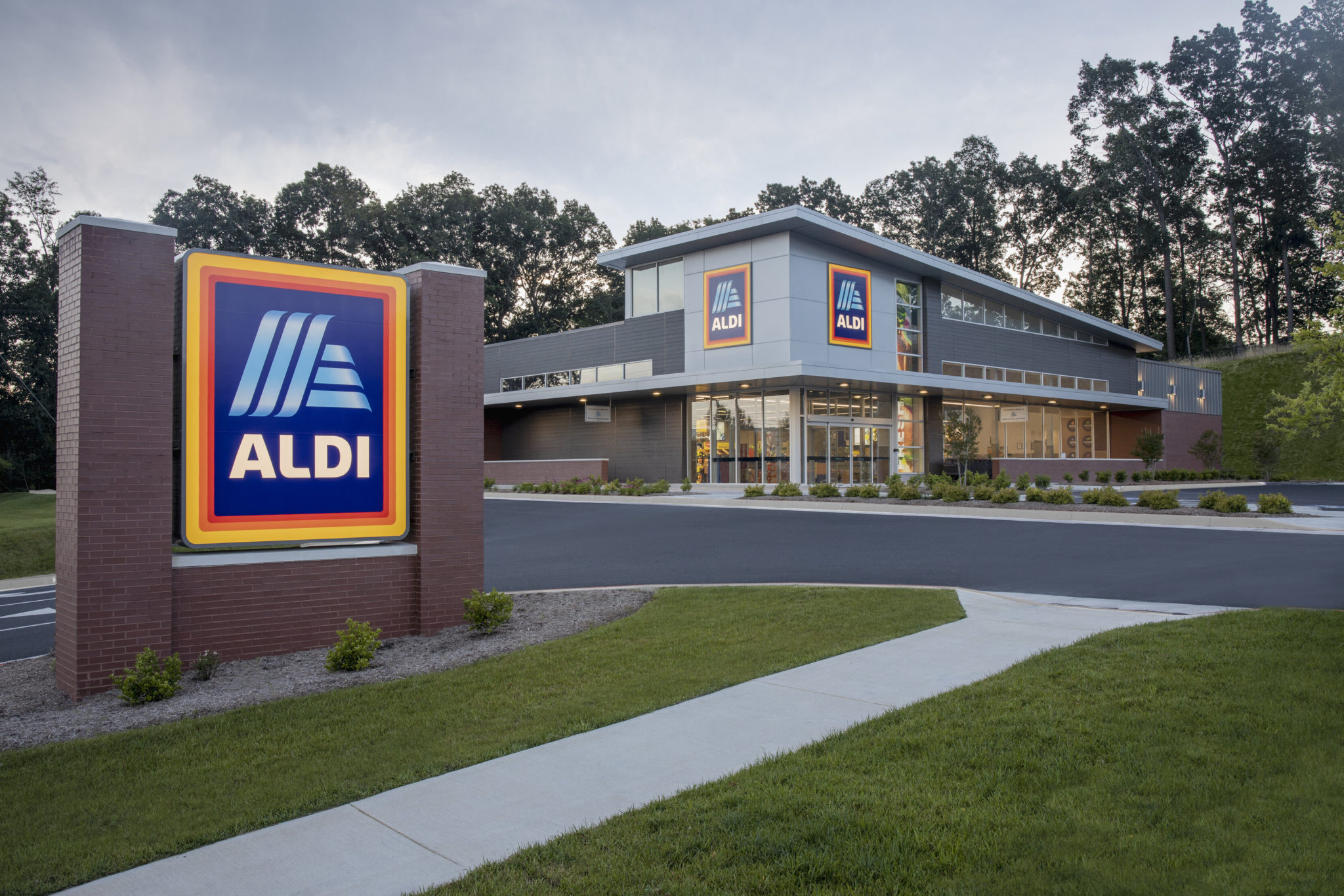 Aldi Grocery Store 1 2048x1366 